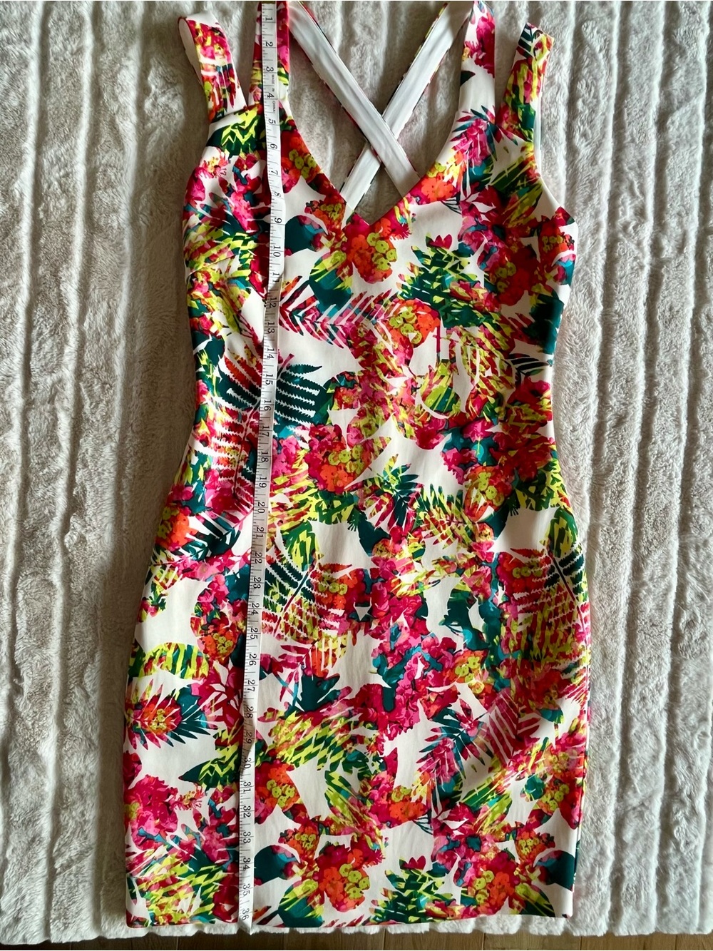 GUESS Tropical Floral Cross-Back Bodycon Dress V-Neck US 10 ✨EUC - Picture 10 of 16